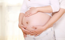 孕妇摸肚子对胎儿有什么危害 孕妇是不是不能经常摸肚子