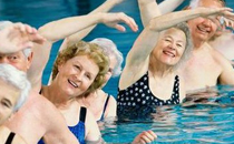 老人游泳有哪些好处 老人游泳需要注意哪些事项