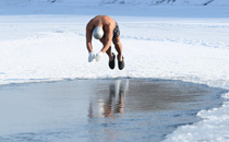 冬泳的人为什么不怕冷 哪些人不适合冬泳