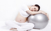 孕妇坐瑜伽球有什么好处 瑜伽球孕妇几周可以坐