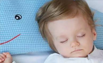宝宝睡觉需要用枕头吗 宝宝什么时候用枕头最合适