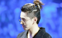 中国有嘻哈吴亦凡扎起来的发型叫什么 菠萝头发型图片男教程2017
