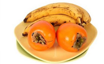 吃完柿子吃香蕉真的会中毒吗 吃完柿子多久吃香蕉比较好